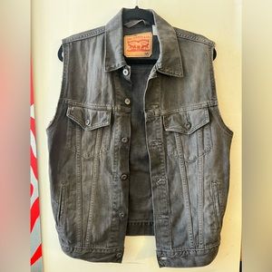 Levi’s cutoff sleeve denim vest
